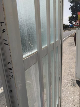Puerta de aluminio con vidrio 92 x 2,12