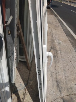 Puerta de aluminio con vidrio 92 x 2,12