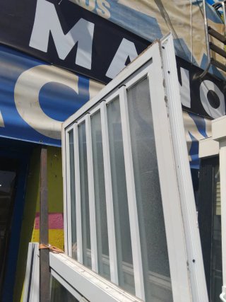 Puerta de aluminio con vidrio 92 x 2,12