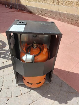 Estufa de gas negra