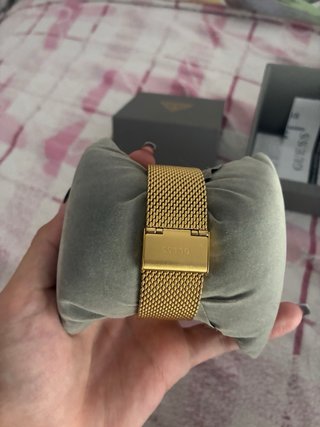 Reloj Guess Dorado y Negro