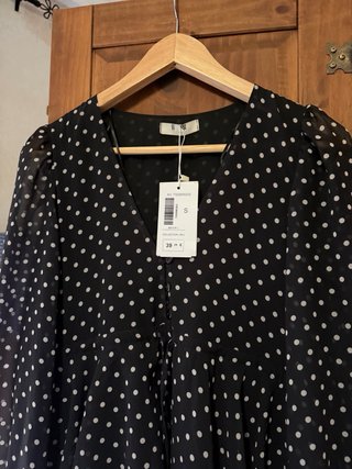 Vestido gasa de lunares blancos y volantes