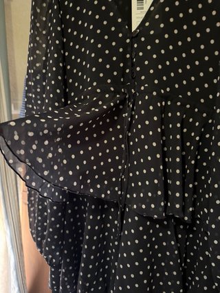 Vestido gasa de lunares blancos y volantes