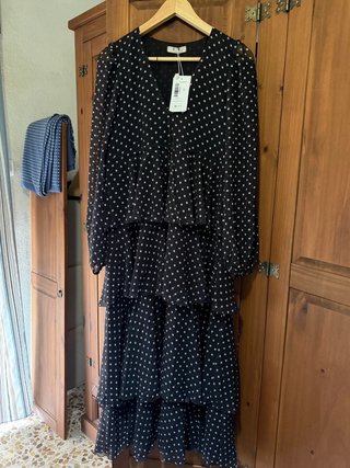Vestido gasa de lunares blancos y volantes