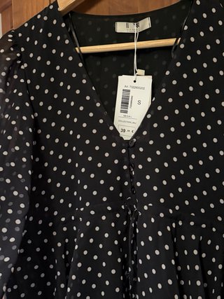 Vestido gasa de lunares blancos y volantes