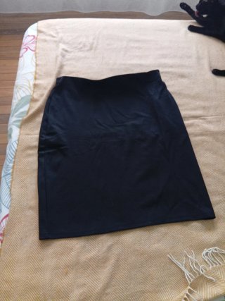 (31) Falda tubo negra Kiabi T.50