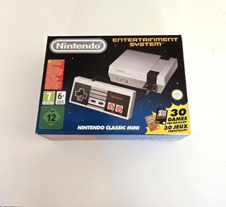 Nintendo Classic Mini NES con caja y 30 juegos