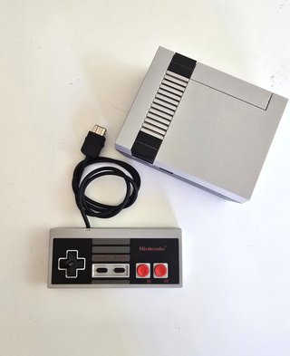 Nintendo Classic Mini NES con caja y 30 juegos