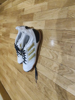 Zapatillas Adidas Fútbol Sala Blancas y Doradas