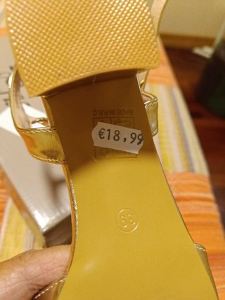 Sandalias doradas tacón bloque