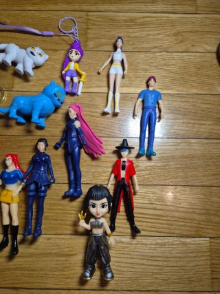 Figuras K-Pop Varias