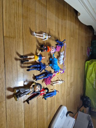 Figuras K-Pop Varias