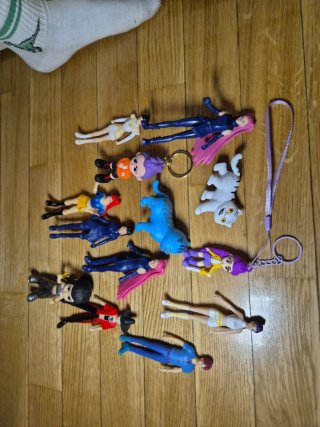 Figuras K-Pop Varias