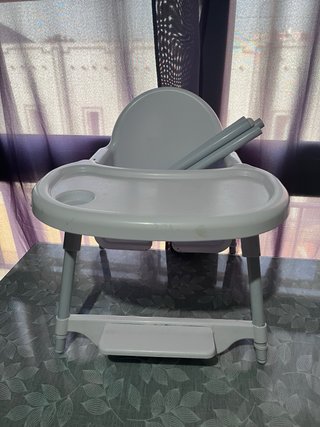 Trona de bebé blanca