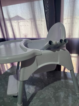 Trona de bebé blanca