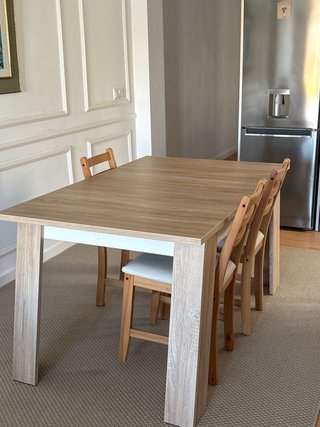 Mesa de comedor extensible y 4 sillas