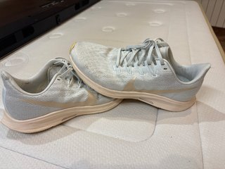 Nike Bambas Beige y Blancas