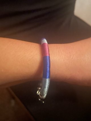 Pulsera rígida multicolor azul, rosa y plateado