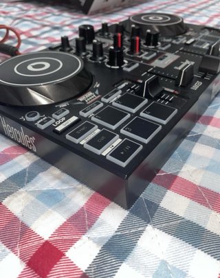 Controladora DJ Hercules Impulse 200