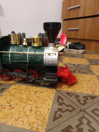 Tren de juguete clásico