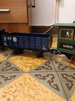 Tren de juguete clásico