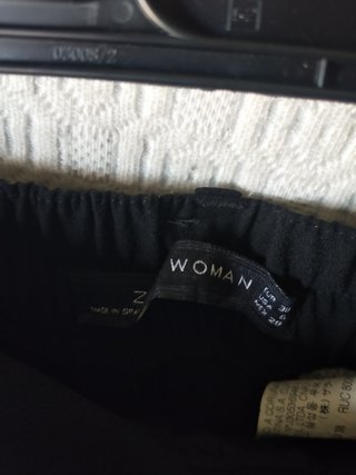 Pantalón negro de pinzas Zara negro talla 38 mujer