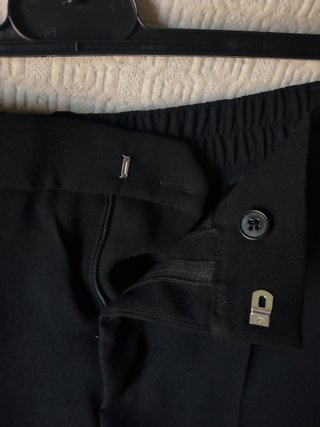 Pantalón negro de pinzas Zara negro talla 38 mujer