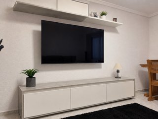Armario de pared gris y blanco