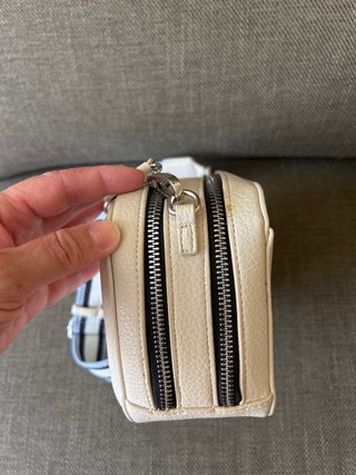 Bolso bandolera beige con correa