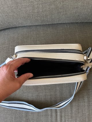 Bolso bandolera beige con correa