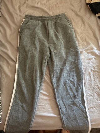 Pantalón chándal gris con rayas laterales