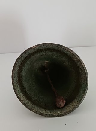 Antigua campana de bronce