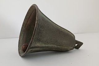 Antigua campana de bronce
