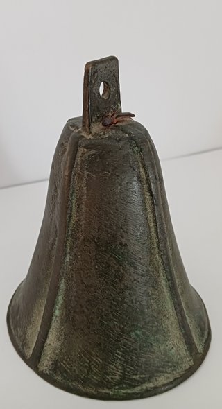 Antigua campana de bronce
