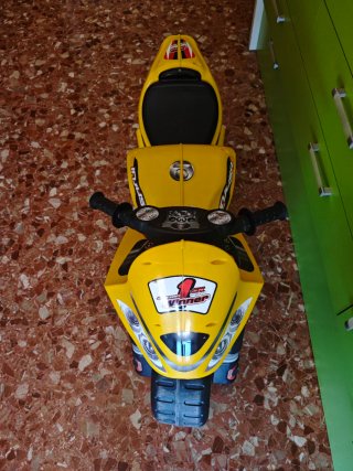 Moto correpasillos amarilla XXL