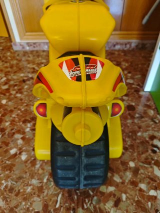 Moto correpasillos amarilla XXL