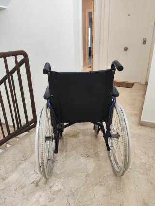 Silla de ruedas Vermeiren Jazz S50 + 2 muletas