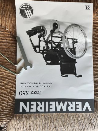Silla de ruedas Vermeiren Jazz S50 + 2 muletas
