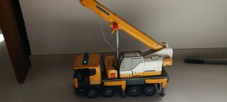 Camión Grúa Liebherr BRUDER