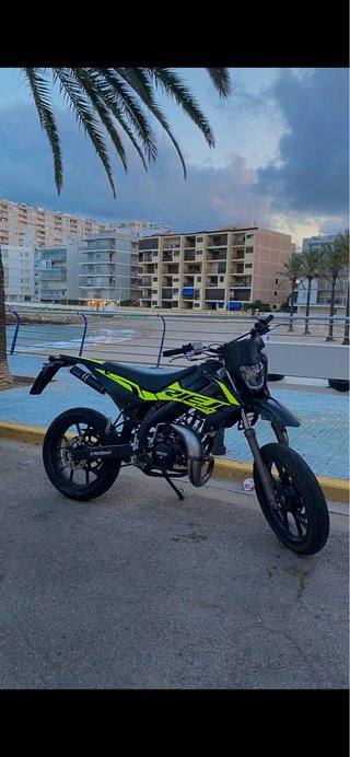 RIEJU 49cc Moto Off-Road Negra y Amarilla