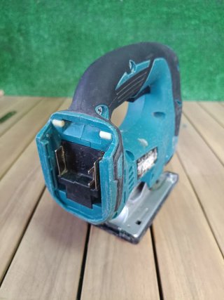 Makita DJV182 Caladora 18V BL (Solo Cuerpo)
