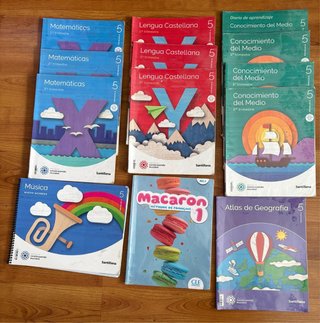 Varios libros 5º primaria “Ceip Extremadura”