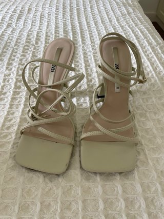 Tacones Zara Beige Talla 38