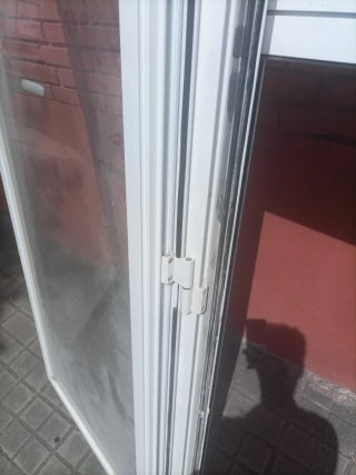 Ventana aluminio abatible con persiana