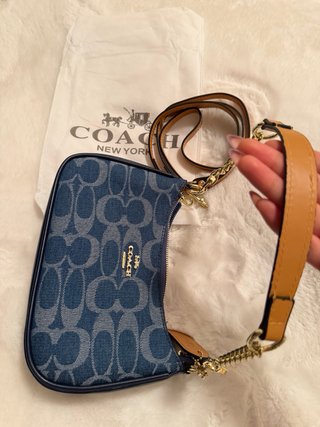 Borsa Coach monogram blu con dettagli dorati