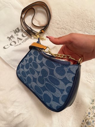 Borsa Coach monogram blu con dettagli dorati