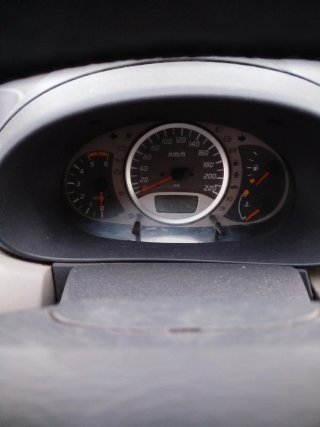 Nissan Almera 2001