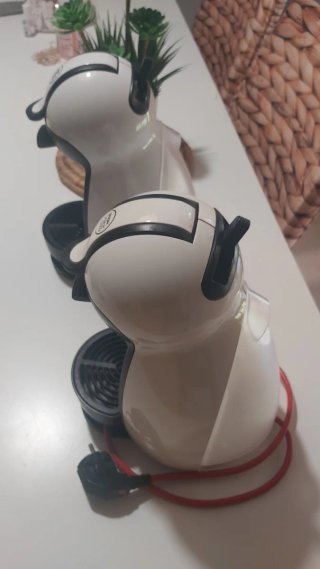 2 Cafeteras Dolce Gusto Blanca 25€ cada una.