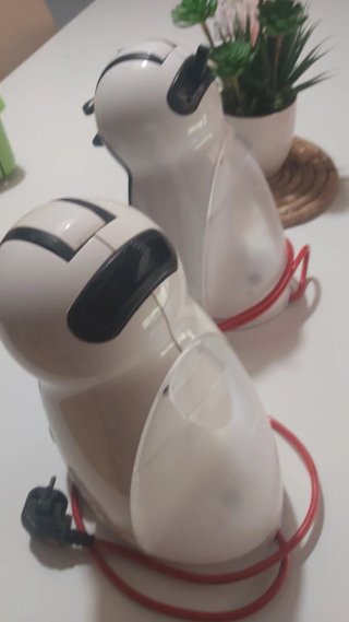 2 Cafeteras Dolce Gusto Blanca 25€ cada una.