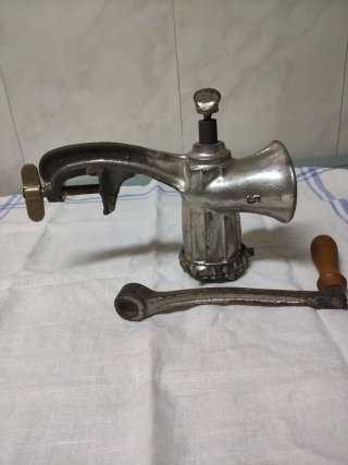 Picadora manual de hierro